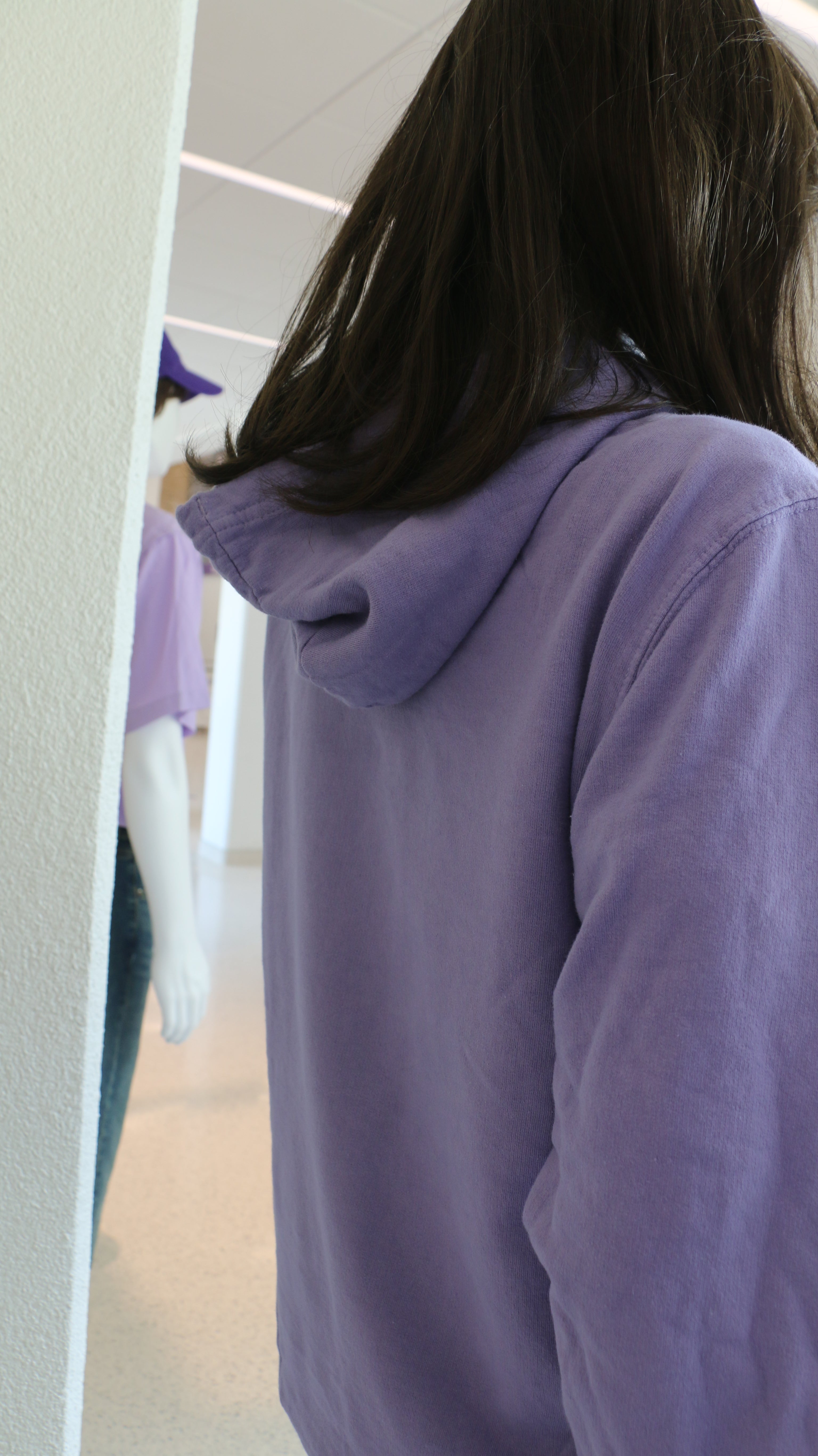A rear view of the hoodie on the amethyst hooded sweatshirt. 