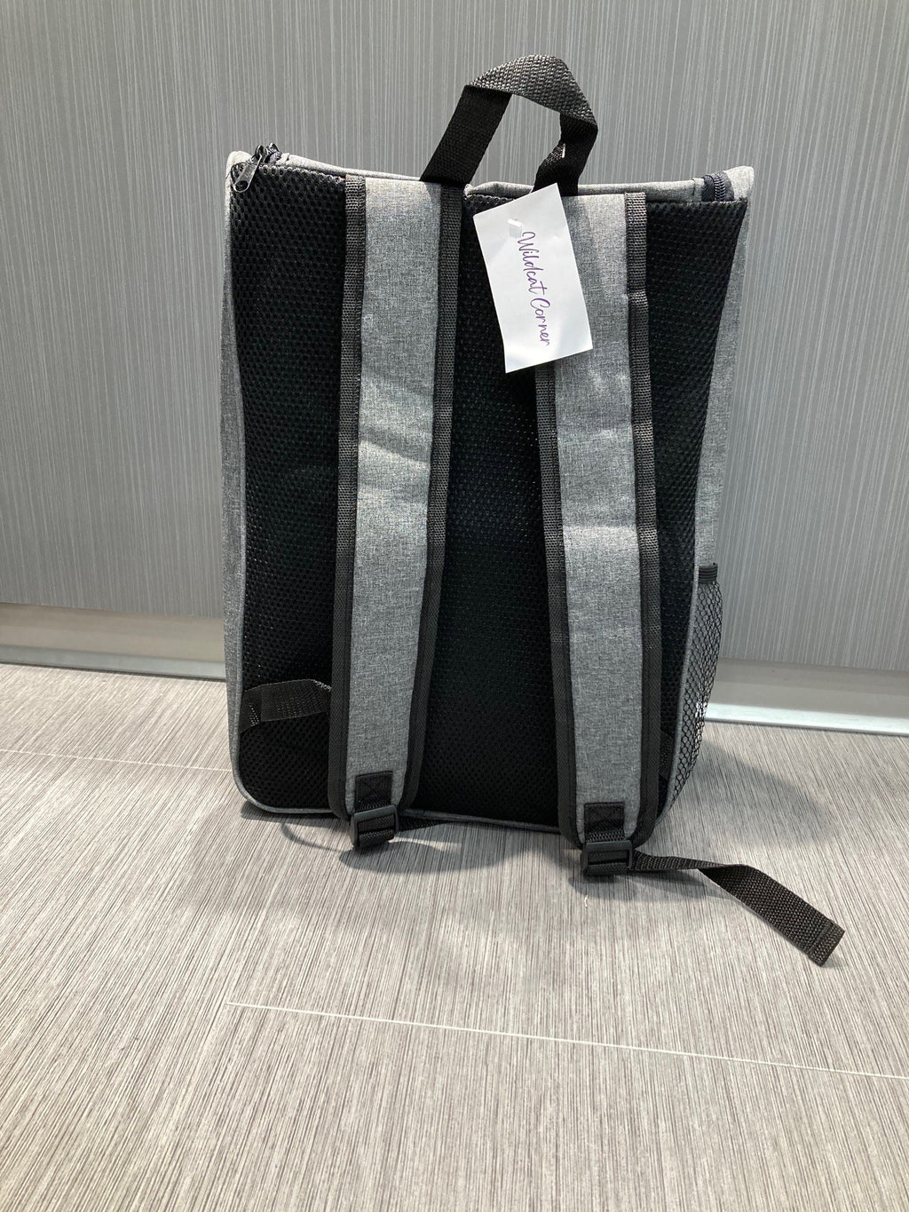 A rear view of the backpack and its two adjustable traps. 